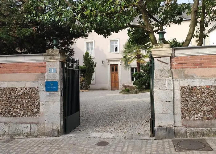 DEMEURE DES CORDELIERS avec parking privé